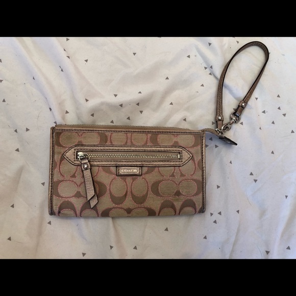 Coach Handbags - Coach wristlet